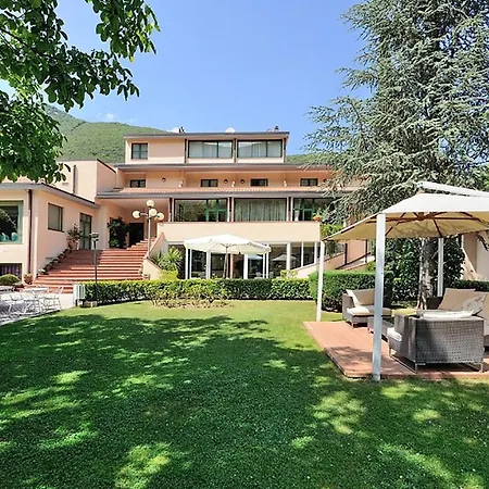 Appartamento Lovely In With Kitchen